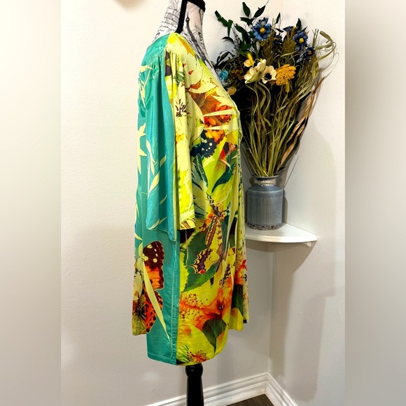 Energie Vibrant Floral & Butterflies Floral Tunic with Beaded Detail Size 2X - Picture 3 of 10